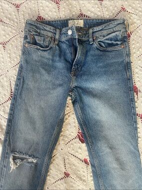 We The Free Medium Wash Skinny Jeans with Distressed Knee and Raw Edge 27